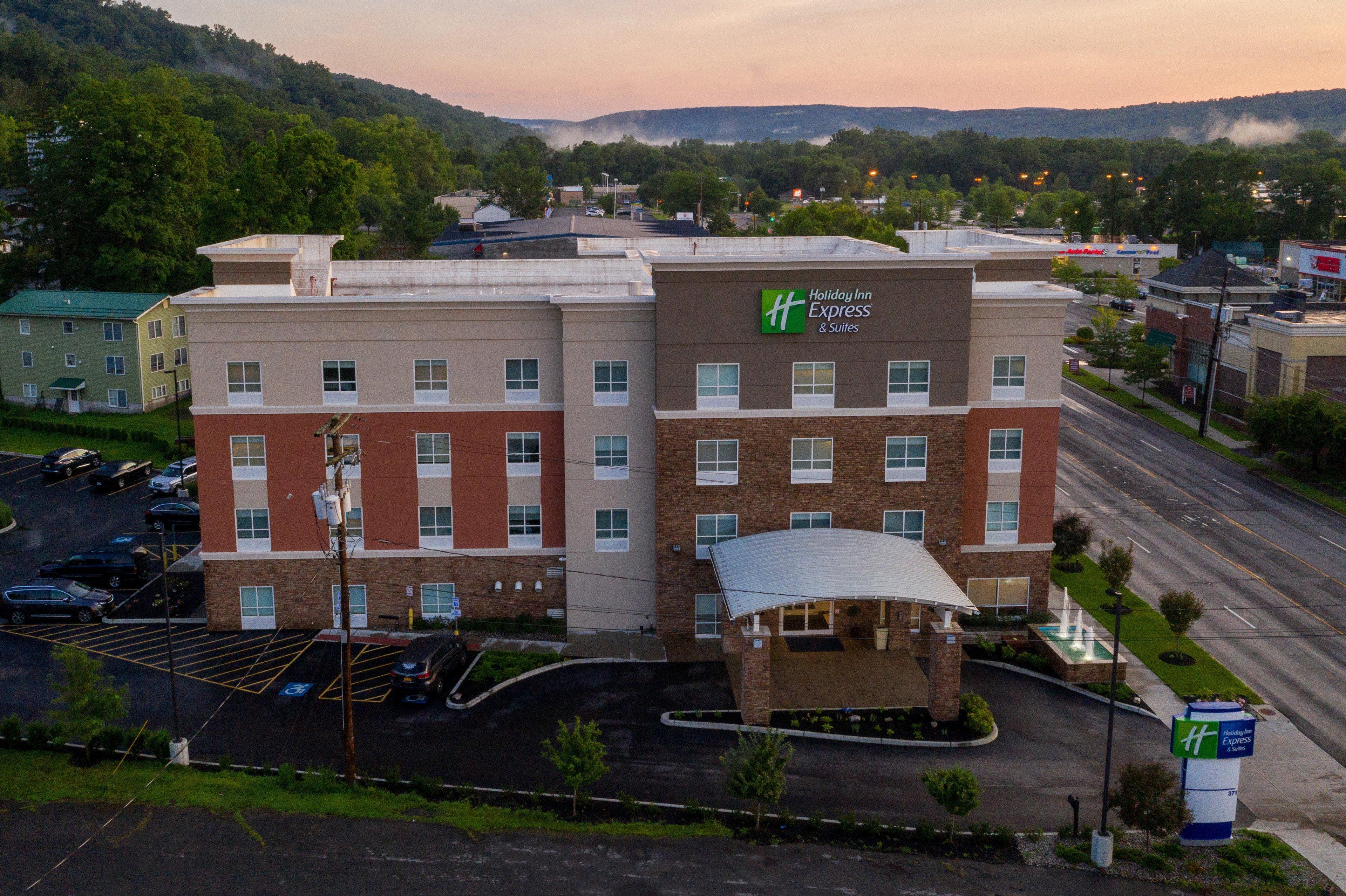 Holiday Inn Express & Suites Ithaca By Ihg Extérieur photo
